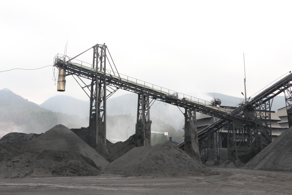 Hoạt động pha trộn, chế biến than của Công ty Than Uông Bí.