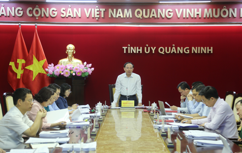 Đồng chí Nguyễn Xuân Ký, Ủy viên Trung ương Đảng, Bí thư Tỉnh ủy, Chủ tịch HĐND tỉnh, chủ trì và kết luận hội nghị.
