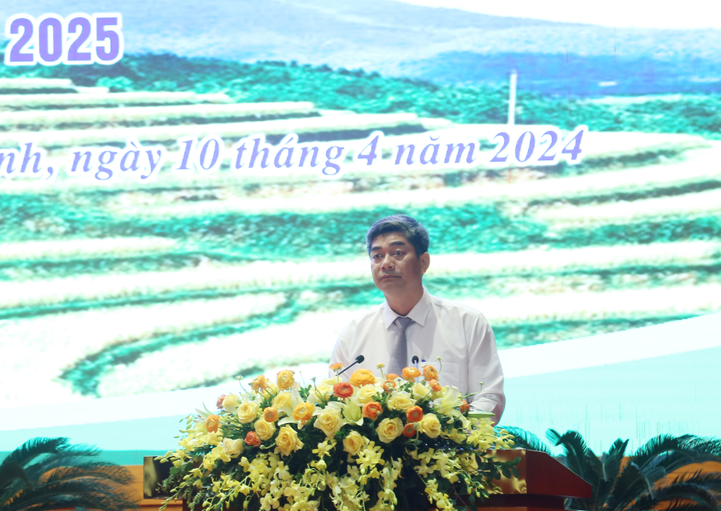 Đồng chí Y Vinh Tơr, Ủy viên dự khuyết  Trung ương Đảng, Thứ trưởng, Phó Chủ nhiệm Ủy ban Dân tộc, phát biểu chỉ đạo tại hội nghị.