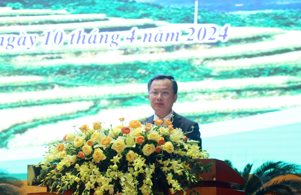 Đồng chí Cao Tường Huy, Phó Bí thư Tỉnh ủy, Chủ tịch UBND tỉnh phát biểu khai mạc hội nghị.