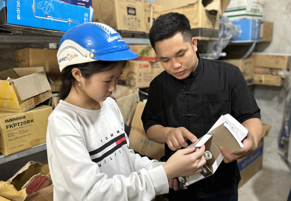 Anh Quang là thanh niên đi đầu trong phát triển kinh tế trên địa bàn với mô hình kinh doanh điện, nước.