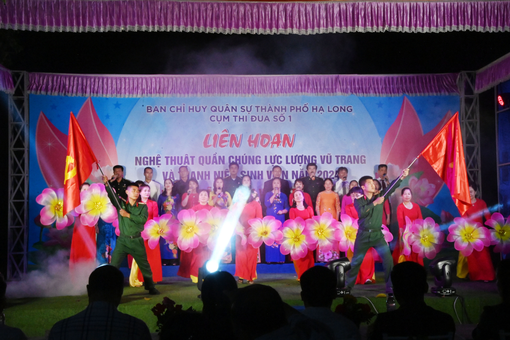 Chương trình tham gia liên hoan của phường Bãi Cháy, với màn hợp ca Việt Nam ơi mùa Xuân đến rồi.