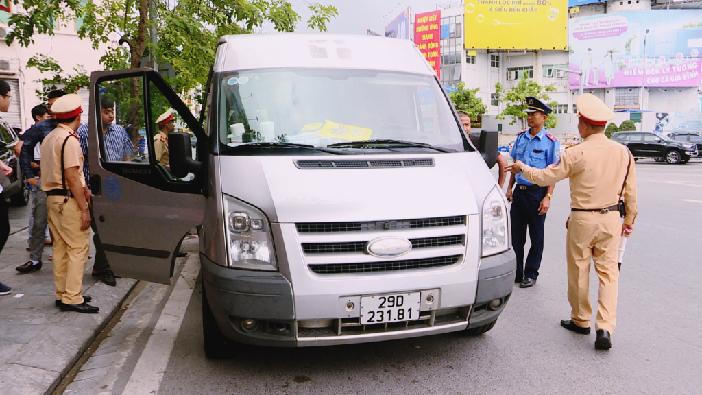 Thông qua công tác phối hợp giữa TTGT và các lực lượng chức năng, nhiều chiêu trò lách luật, vi phạm trong lĩnh vực kinh doanh vận tải bằng xe ô tô đã được phát hiện xử lý.