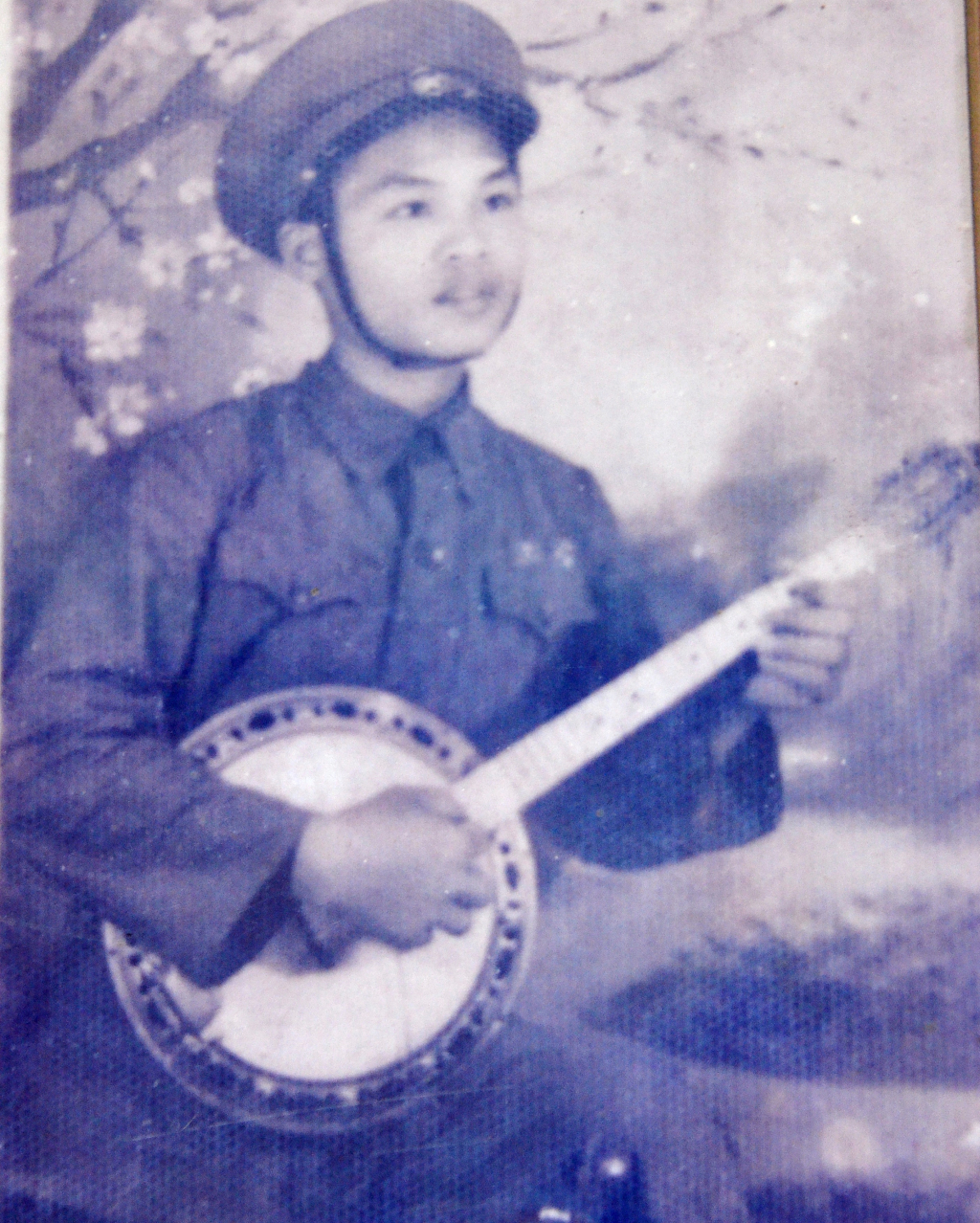 Ông Trần Trọng Tú lúc trẻ khi về tiếp quản Thủ đô Hà Nội tháng 10/1954. Ảnh: Tư liệu