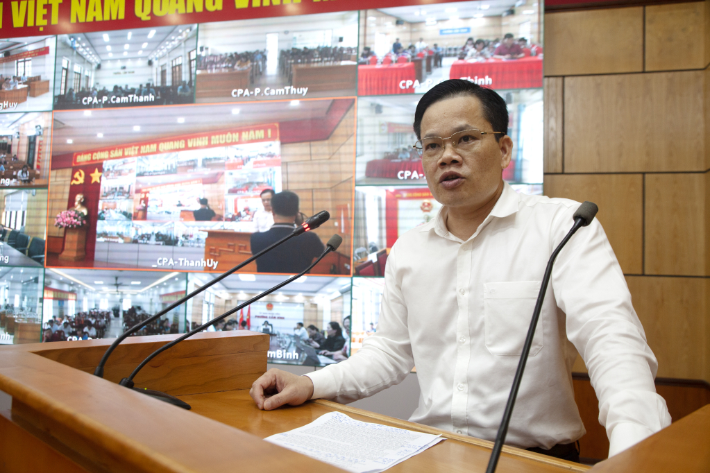 Lãnh đạo Ban xúc tiến và hỗ trợ đầu tư tỉnh tham vấn về một số chỉ số của thành phố Cẩm Phả
