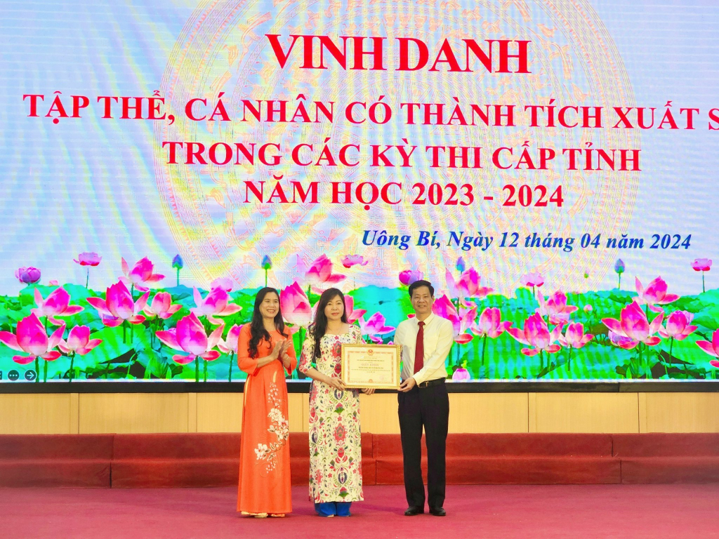Với thành tích đứng thứ 9/169 trường THCS toàn tỉnh, trường THCS là trường học tiêu biểu được TP Uông Bí khen thưởng.