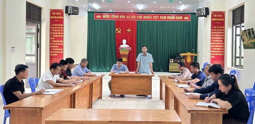 Một buổi sinh hoạt chi bộ thôn Khe Ngàn, xã Đại Dực, huyện Tiên Yên, tháng 4/2024. 