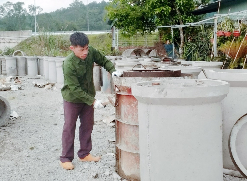 Mặc dù bị khuyết tật nặng, nhưng anh Nguyễn Minh Thành, 47 tuổi, ở khu 9, phường Hoành Bồ (TP Hạ Long) vẫn nỗ lực vươn lên làm giàu.