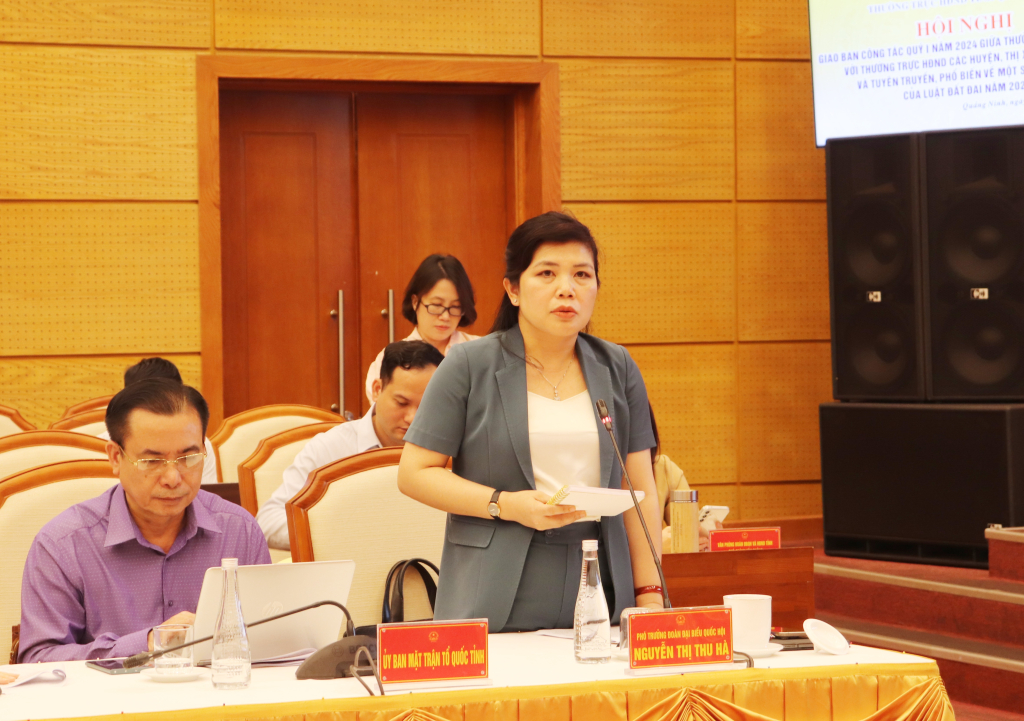 Đồng chí Nguyễn Thị Thu Hà, Ủy viên BCH Đảng bộ tỉnh, Phó Trưởng Đoàn ĐBQH chuyên trách tỉnh Quảng Ninh
