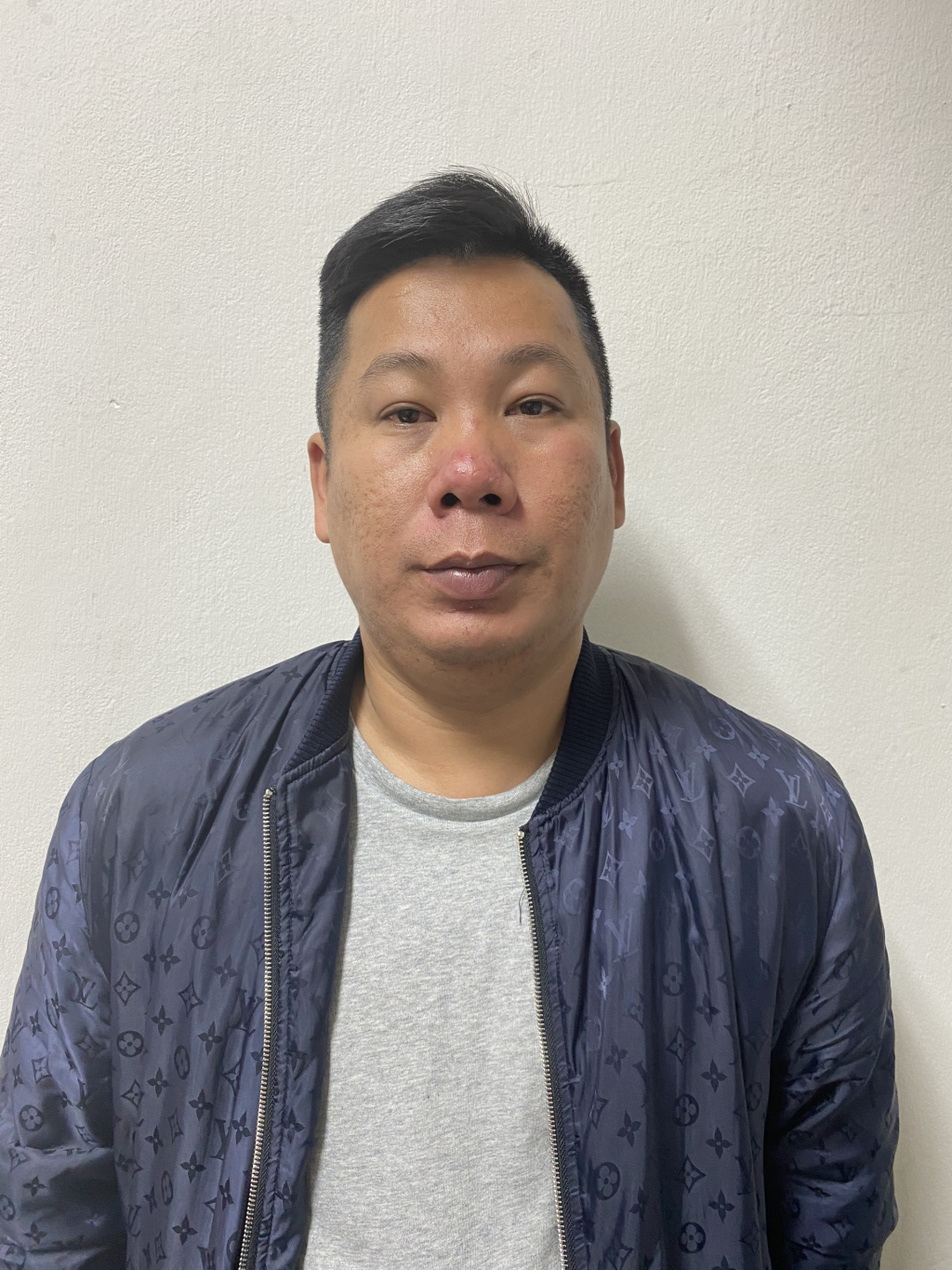 Đối tượng Nguyễn Mạnh Dũng bị Công an TP bắt giữ về hành vi cho vay lãi nặng trong giao dịch dân sự. Ảnh: Hoàng Tân (CTV)