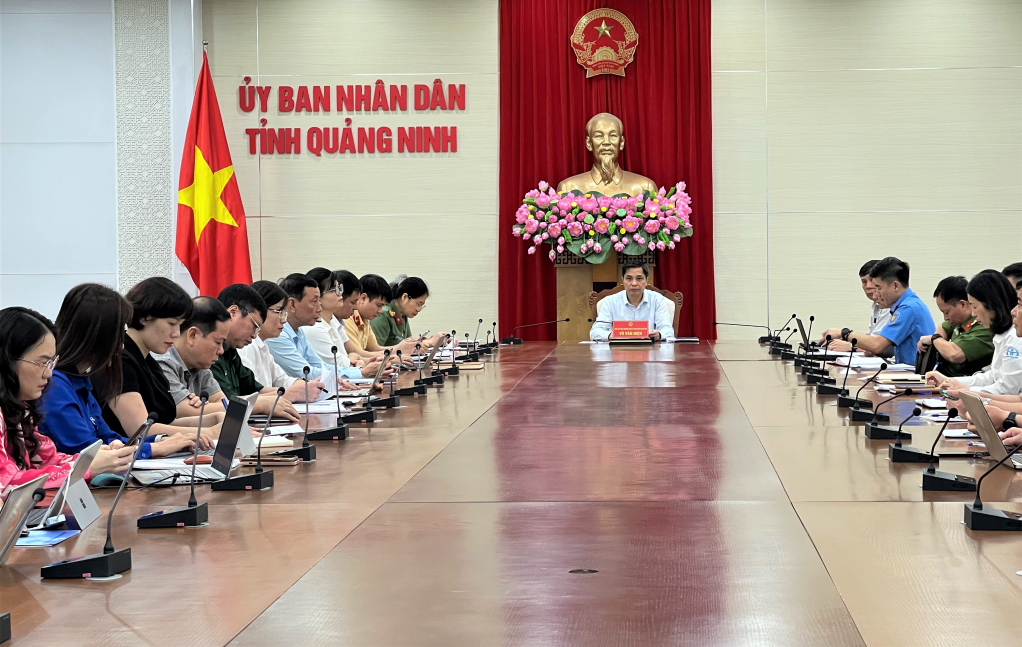 Đồng chí Vũ Văn Diện, PCT Thường trực UBND Tỉnh, Phó trưởng ban phụ trách Ban ATGT tỉnh dự Hội nghị tại điểm cầu Quảng Ninh.