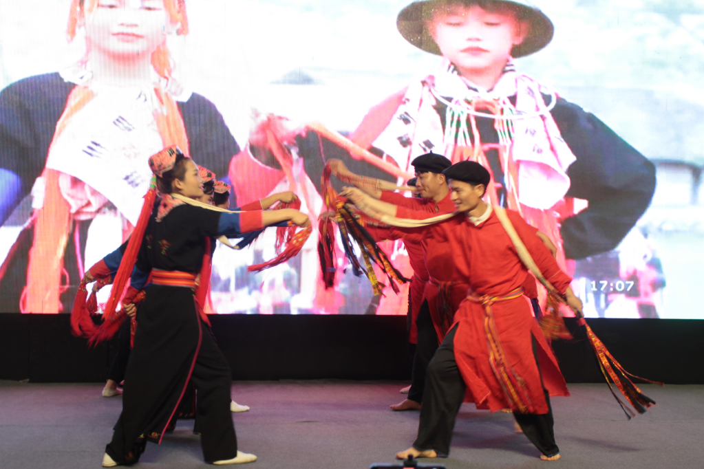 Trích đoạn sân khấu hoá một số nghi thức trong lễ cấp sắc của người Dao Thanh Y tỉnh Quảng Ninh.