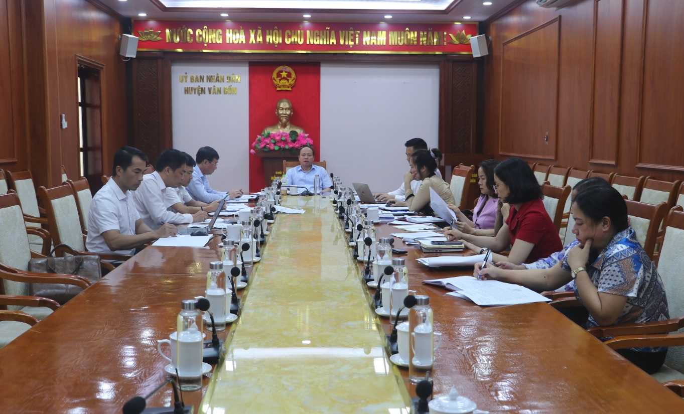 UBND huyện Vân Đồn tổ chức cuộc họp các thành viên UBND huyện để nghe và cho ý kiến một số nội dung thuộc thẩm quyền, tháng 4/2024. Ảnh: Thanh Tùng (Trung tâm TT-VH Vân Đồn)
