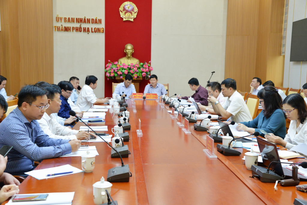 TP Hạ Long đối thoại tháo gỡ khó khăn cho doanh nghiệp, tháng 3/2024. Ảnh: Nguyễn Chiến