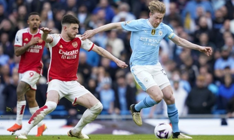 Man City và Arsenal níu chân nhau ở Ngoại hạng Anh