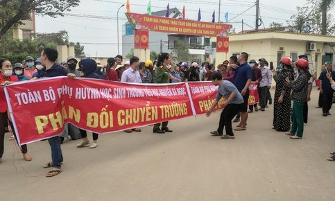 Vụ hàng trăm phụ huynh cho con nghỉ học ở Thanh Hoá: Tạm dừng sáp nhập trường