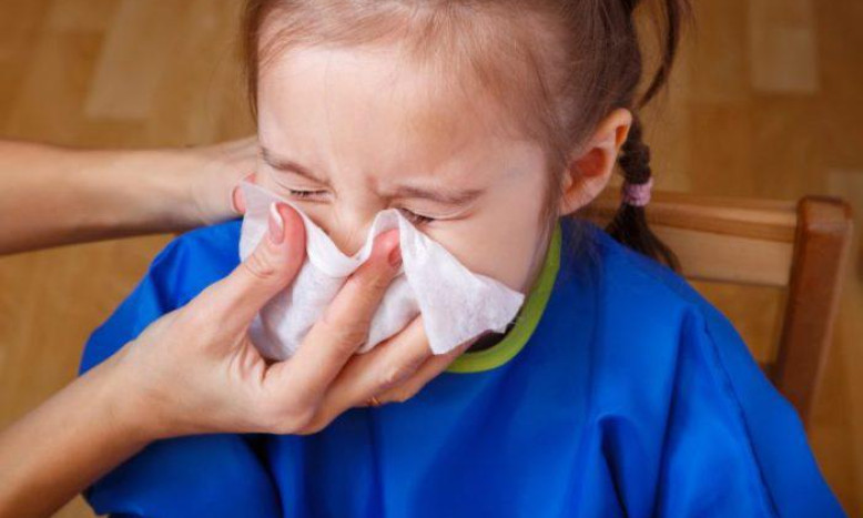 Dấu hiệu trẻ mắc viêm đường hô hấp cần nhập viện