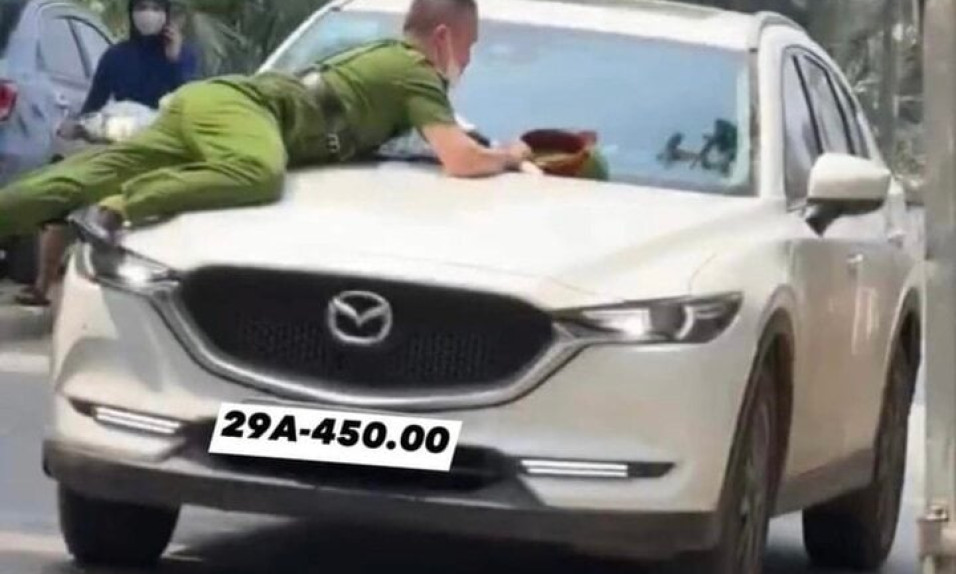 Tài xế hất cảnh sát lên nắp capo ở Hà Nội dương tính với ma tuý