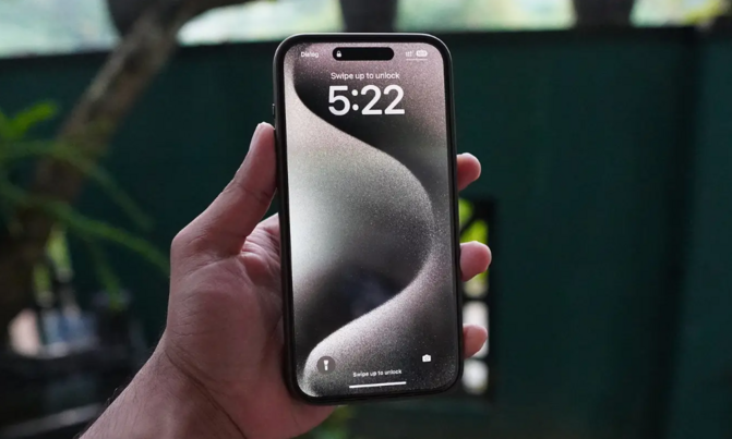 Cách bảo vệ sức khỏe đôi mắt khi dùng iPhone vào ban đêm