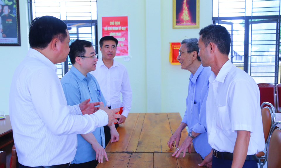 Đồng chí Đặng Xuân Phương, Phó Bí thư Tỉnh ủy dự sinh hoạt chi bộ tại TP Uông Bí