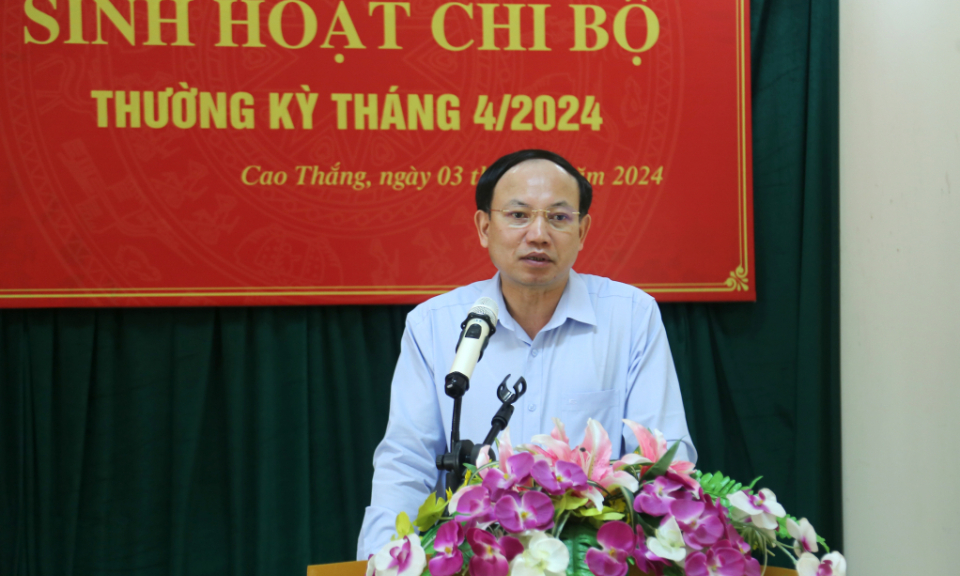 Đồng chí Bí thư Tỉnh ủy dự sinh hoạt thường kỳ với Chi bộ khu 2B (phường Cao Thắng, TP Hạ Long)
