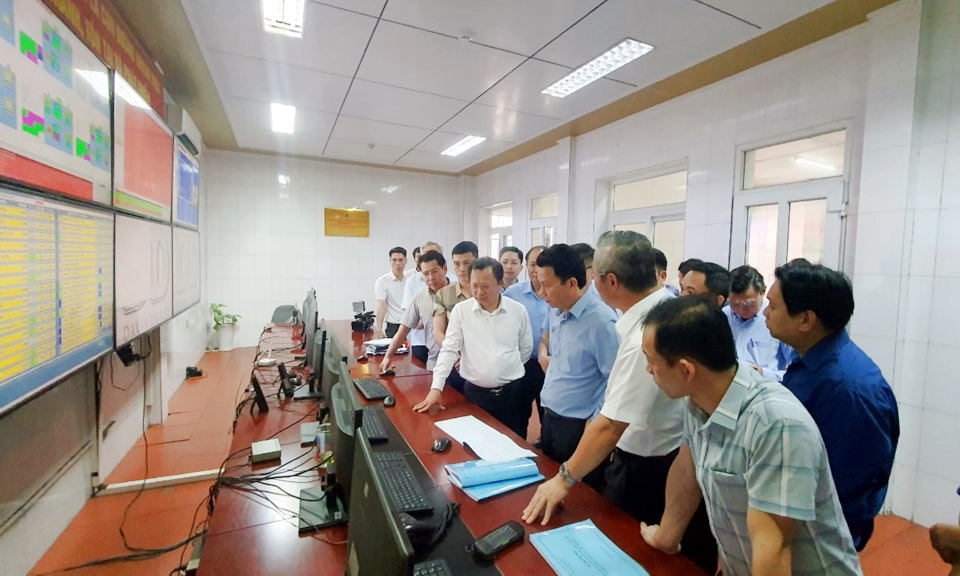 Bộ trưởng Bộ Tài nguyên & Môi trường làm việc tại Công ty Than Thống Nhất liên quan đến sự cố lao động