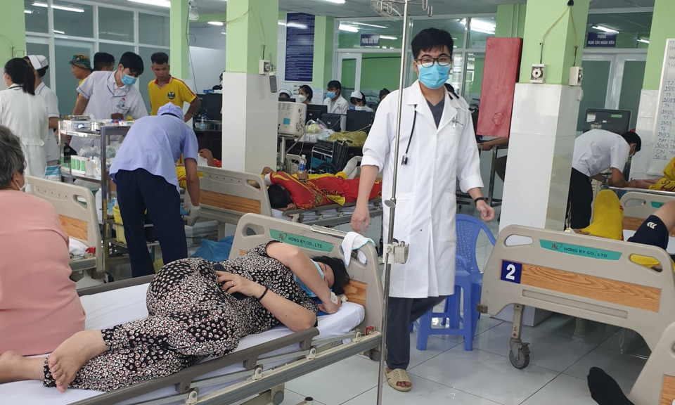 Ăn đồ phát miễn phí khi dự lễ hội, hàng chục người nhập viện