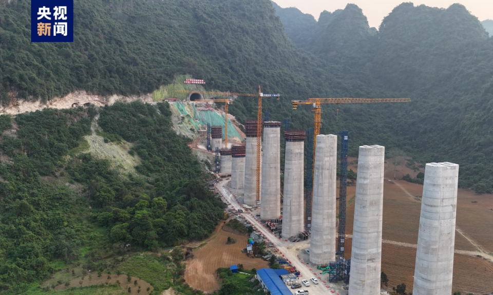 南宁至凭祥高速铁路崇凭段全线隧道贯通
