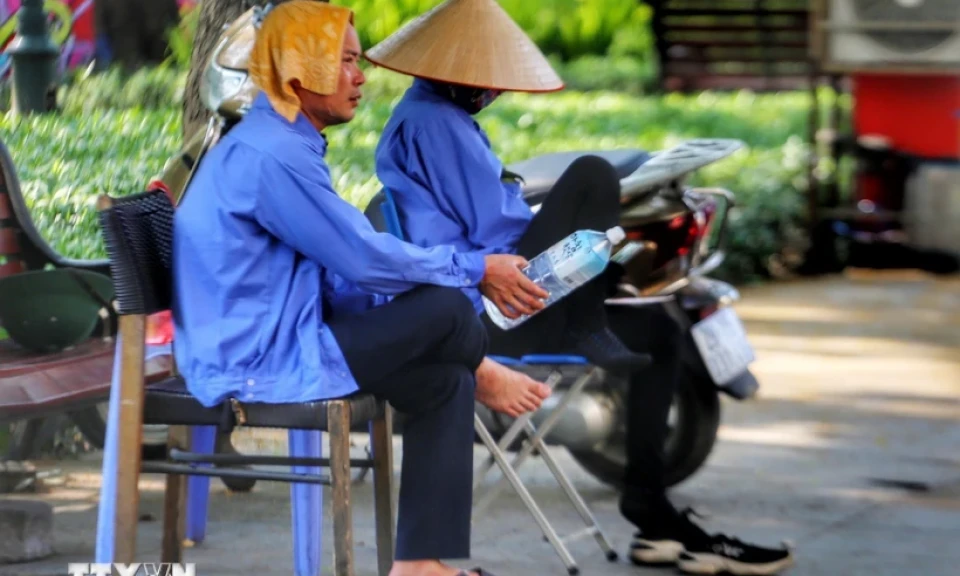 Phía Đông Bắc Bộ ngày nắng, chiều tối và đêm có mưa rào, dông vài nơi