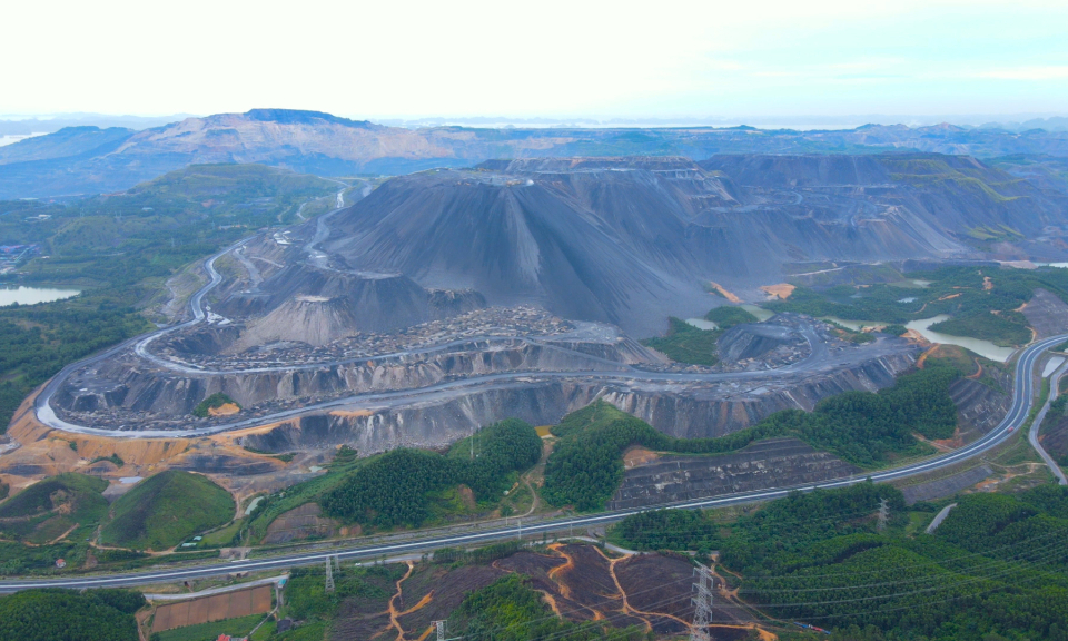 Định hướng khai thác hiệu quả đất đá thải mỏ