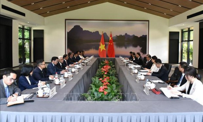 Foreign ministers affirm leading importance of Việt Nam - China relations