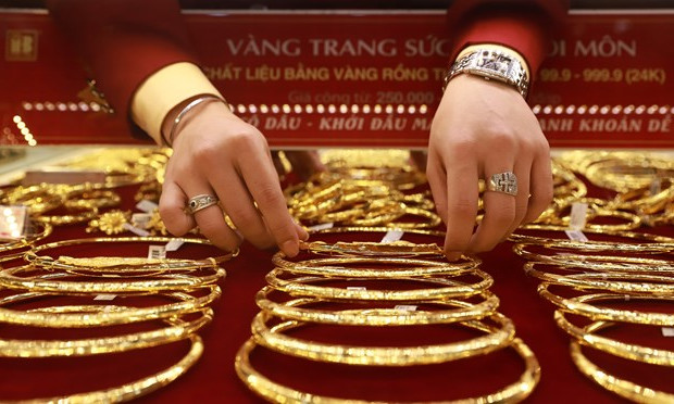 Cập nhật giá vàng sáng 6.4: Tăng sốc, chạm mốc cao nhất mọi thời đại
