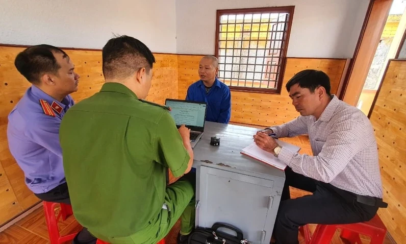 Dùng dao đâm gục nạn nhân rồi chở đến bệnh viện cấp cứu