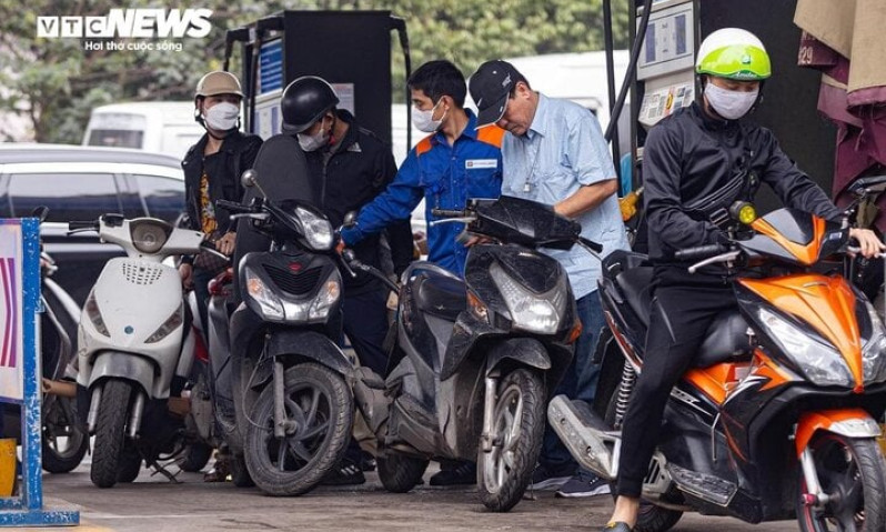 Giá xăng dầu hôm nay 7/4: Chưa ngừng đà tăng