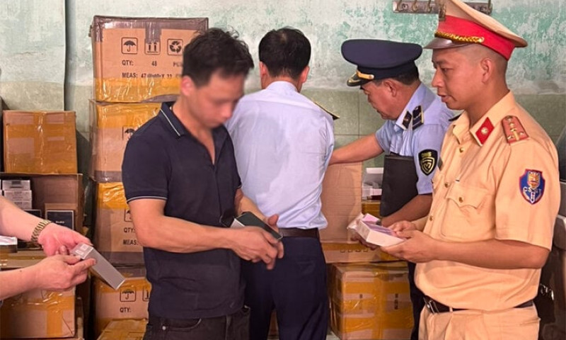 Phát hiện hơn 1.000 lọ nước hoa nghi giả nhãn hiệu nổi tiếng tại Bắc Giang