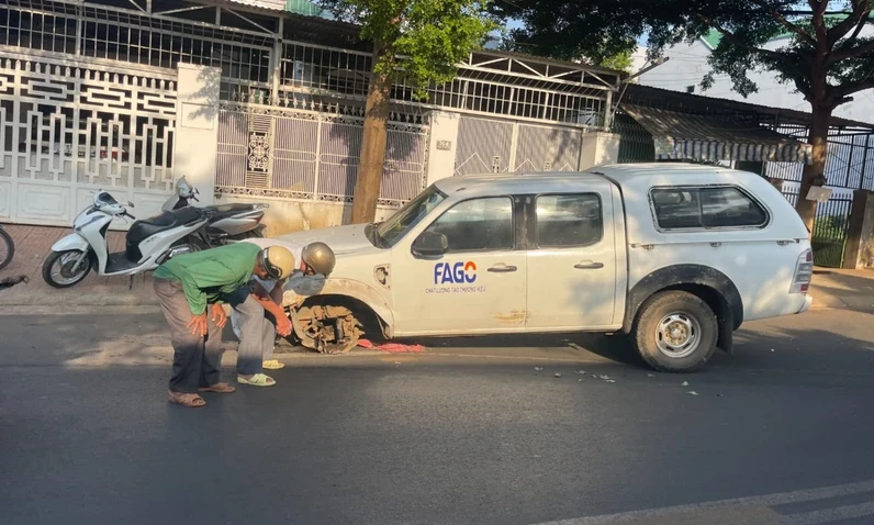 Ô tô tông nữ lao công đang quét rác nhập viện