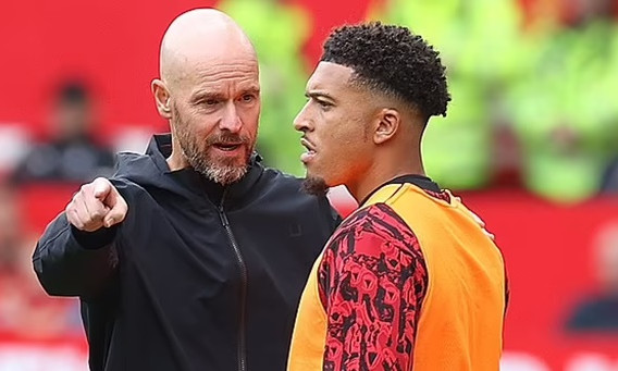 Man Utd tự gây khó ở thương vụ Sancho