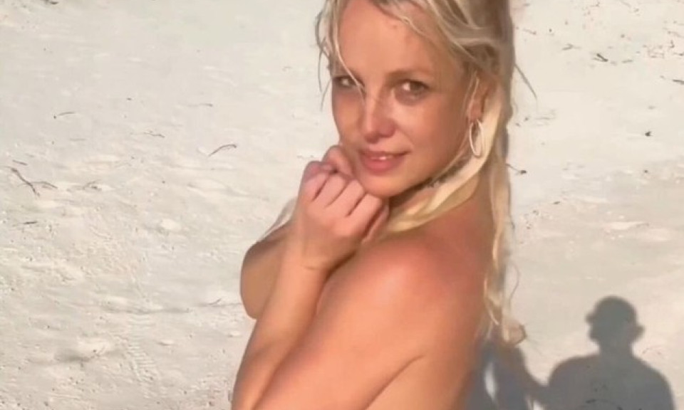 Britney Spears kiếm được nhiều tiền từ ảnh khỏa thân