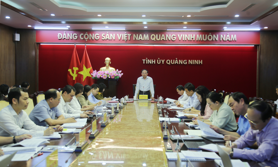 Xây dựng Quảng Ninh trở thành trung tâm du lịch quốc tế, du lịch là ngành kinh tế mũi nhọn gắn với phát triển bền vững kinh tế biển theo hướng tăng trưởng xanh