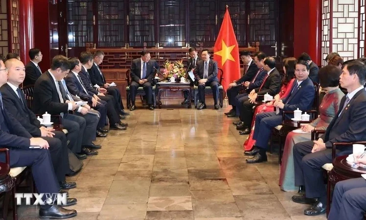 Chủ tịch Quốc hội tiếp lãnh đạo một số Tập đoàn hàng đầu của Trung Quốc