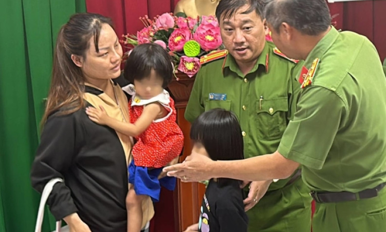 Giải cứu hai bé gái bị bắt cóc trên phố đi bộ Nguyễn Huệ