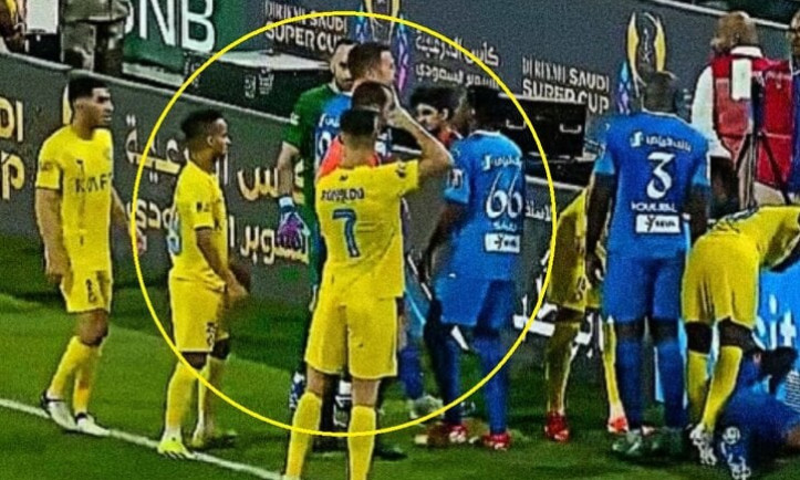 Ronaldo nhận thẻ đỏ vì đánh nguội đối thủ, còn muốn đấm cả trọng tài