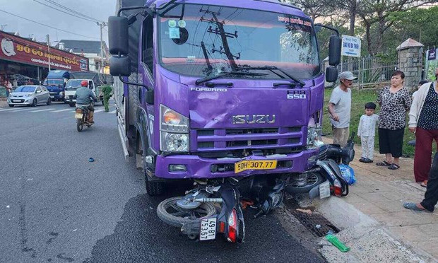 Tai nạn liên hoàn giữa ôtô và 2 xe máy khiến 3 người nhập viện ở Đà Lạt