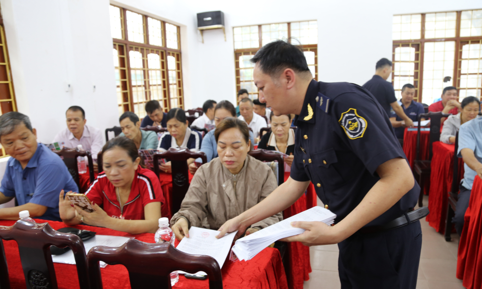 Tuyên truyền phổ biến, giáo dục pháp luật cho nhân dân