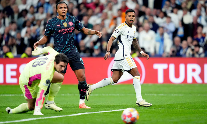 Real rượt đuổi Man City trong trận cầu sáu bàn