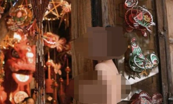 Nữ sinh lớp 6 bị ghép hình 'nóng', ép đọc truyện đồi trụy