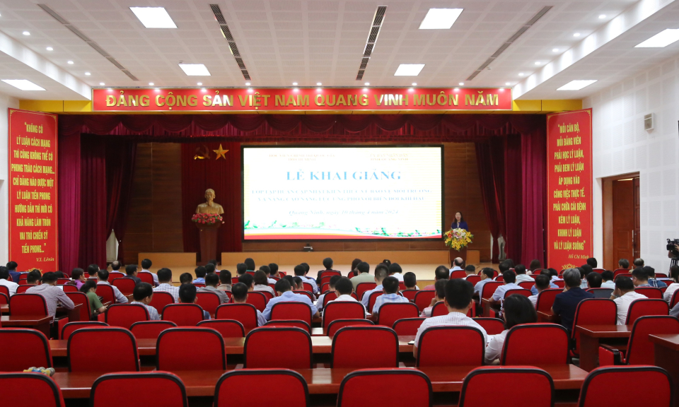 Khai giảng lớp tập huấn về “Bảo vệ môi trường và nâng cao năng lực ứng phó với biến đổi khí hậu”