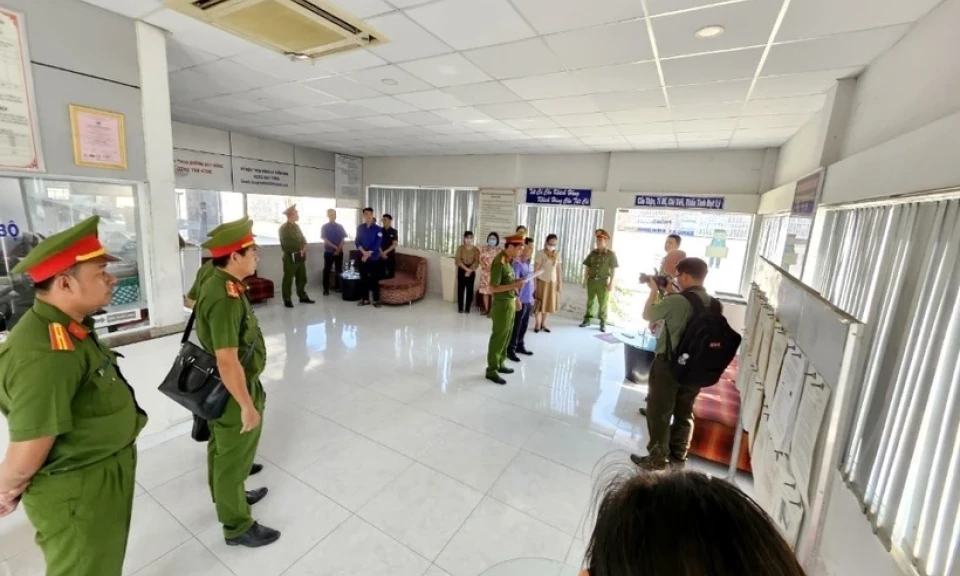 Bình Thuận bắt tạm giam hai Phó Giám đốc Trung tâm Đăng kiểm nhận hối lộ