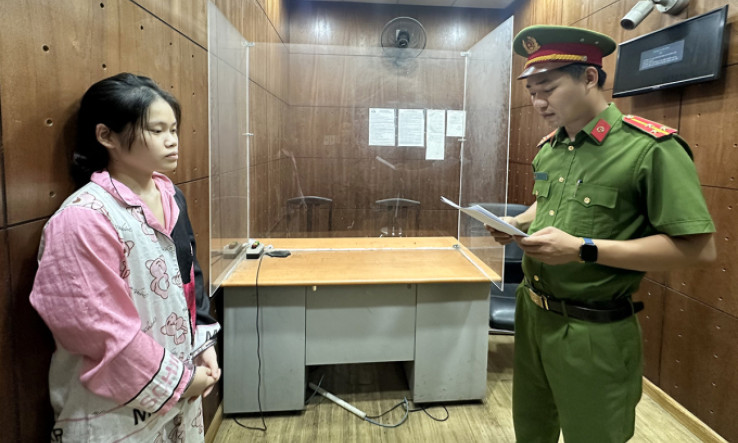 Cô gái bắt cóc 2 trẻ trên phố đi bộ Nguyễn Huệ bị khởi tố thêm tội