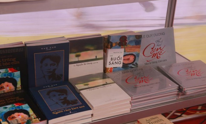 Đằng sau những cuốn sách dán nhãn “best seller”